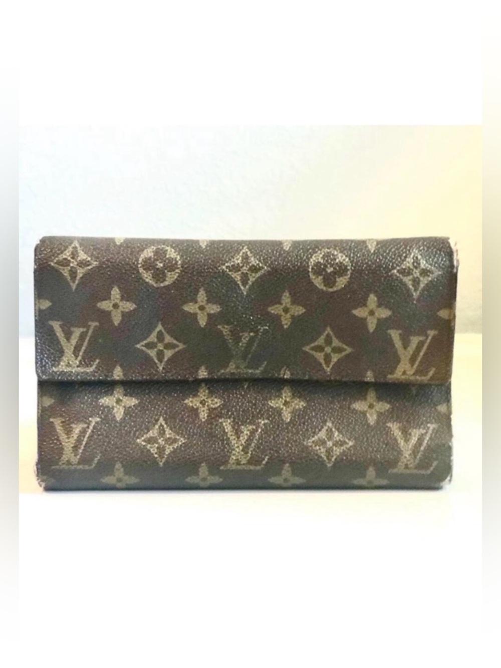LOUIS VUITTON Vintage LV Monogram Canvas Bifold Wallet Made in France MSRP $800 - Picture 2 of 16